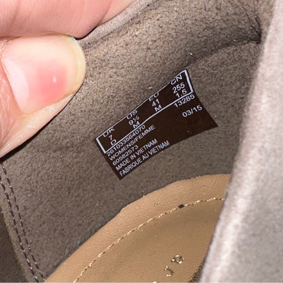 CLARKS Bassett Mine Leather Suede Slip On Wedge Pump Sz 9.5 Taupe - Picture 14 of 14